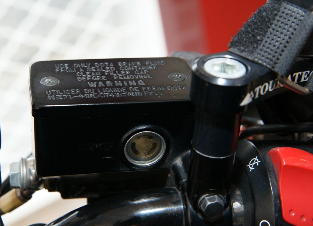 Αντλία-δοχείο μπροστινού φρένου 16mm - Gvf.gr